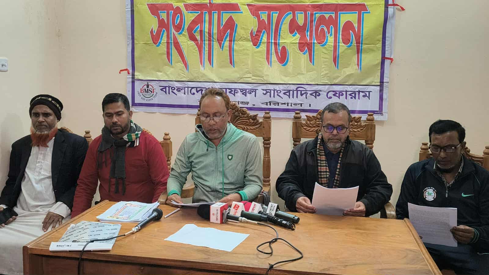 বাকেরগঞ্জের কলসকাঠীতে বিএনপির নবগঠিত কমিটি বাতিলের দাবিতে সংবাদ সম্মেলন