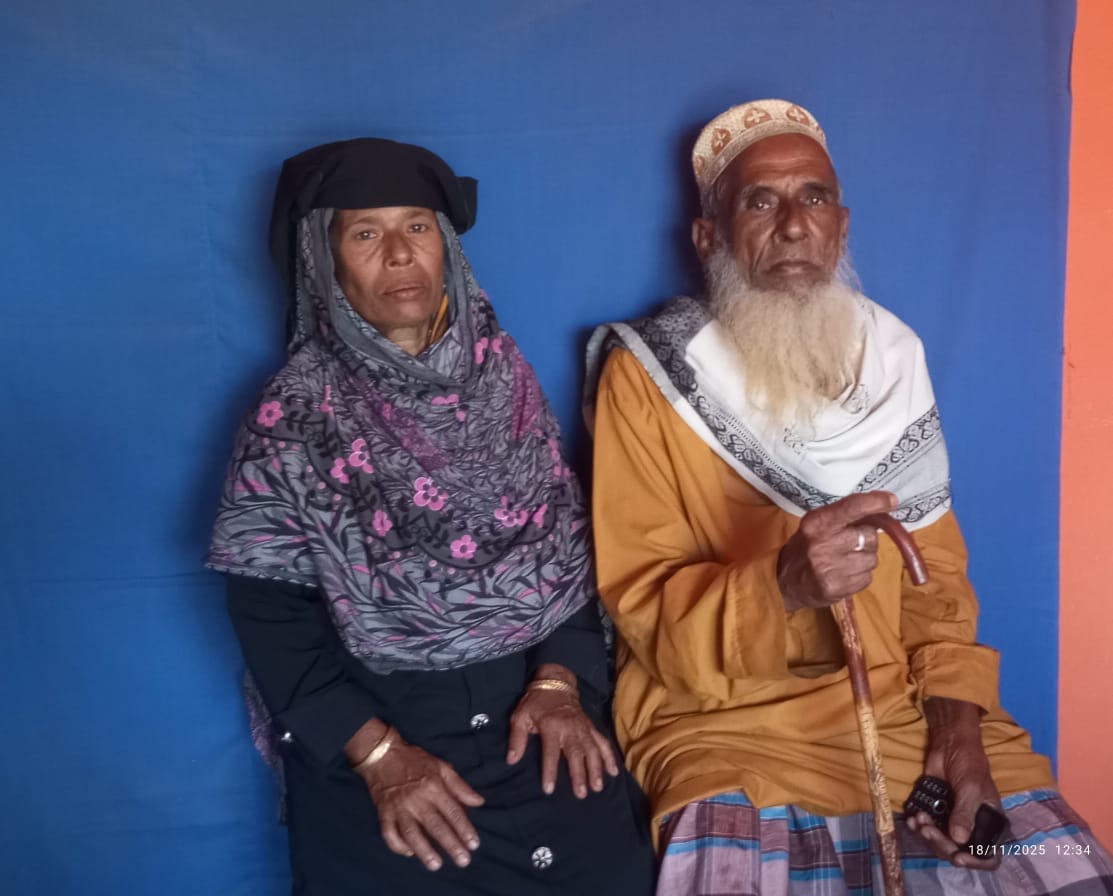 গলাচিপায় পৈত্রিক সম্পত্তিতে প্রভাবশালীদের বাধা বৃদ্ধলোক মানুষের দ্বারে দ্বারে