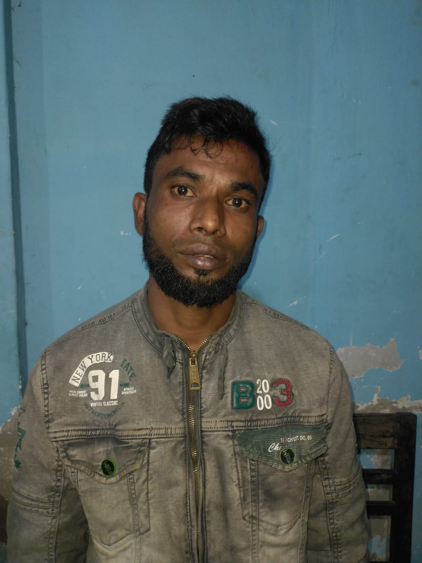 স্টিমারঘাট ফাঁড়ি পুলিশের অভিযানে মহানগর মৎস্যজীবীলীগ নেতা আটক