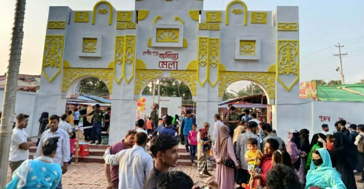 সাংবাদিকের ওপর হামলার মামলার আসামি পলায়নে সহায়তার অভিযোগ, নিন্দার ঝড়