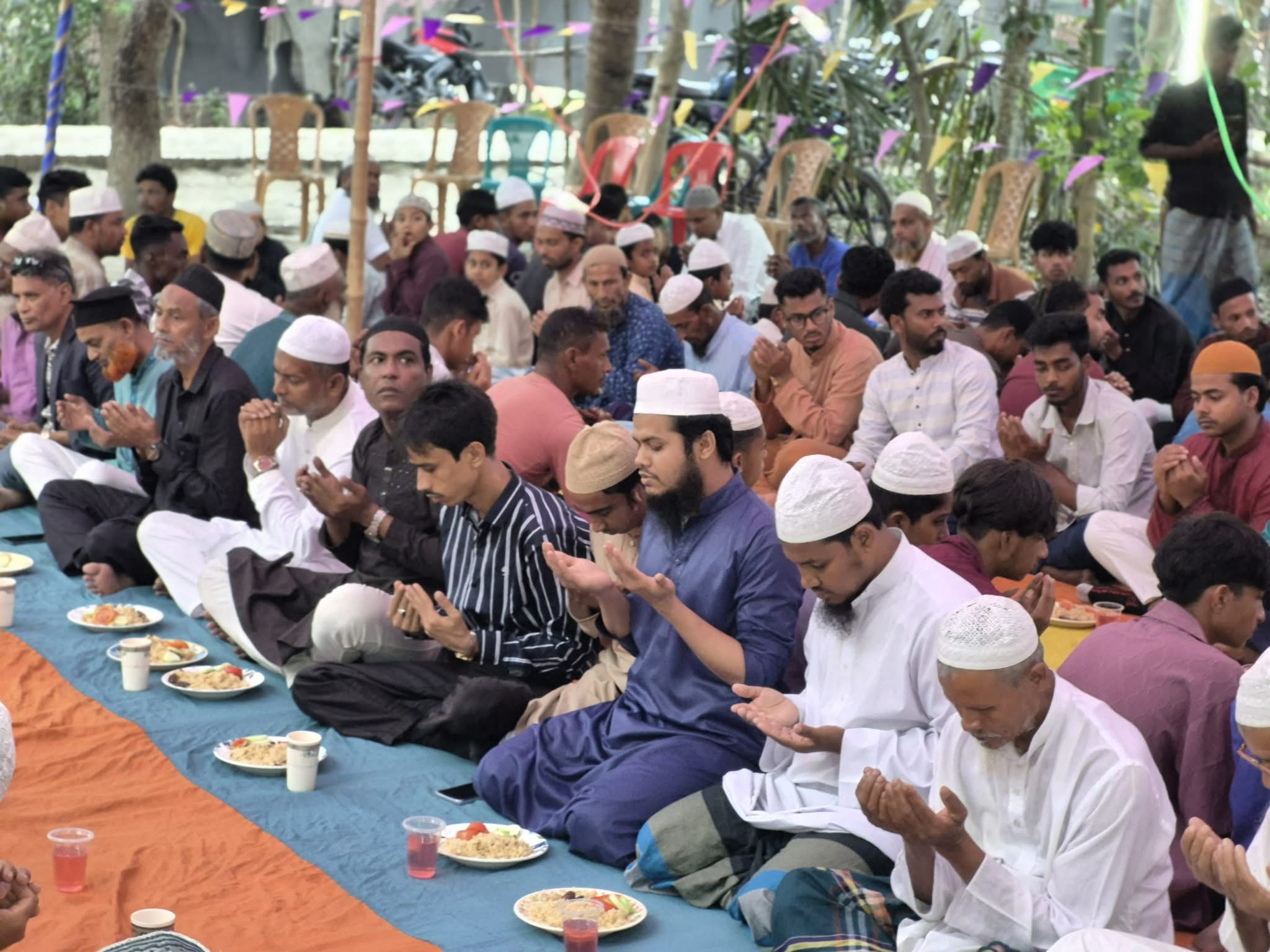 উজিরপুরে সাতলায় ছাত্রদল নেতার উদ্যোগে দোয়া ও ইফতার মাহফিল