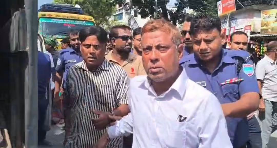 সাংবাদিকদের ওপর হামলার মামলায় মূল দুই অভিযুক্ত শিক্ষক গ্রেফতার 
