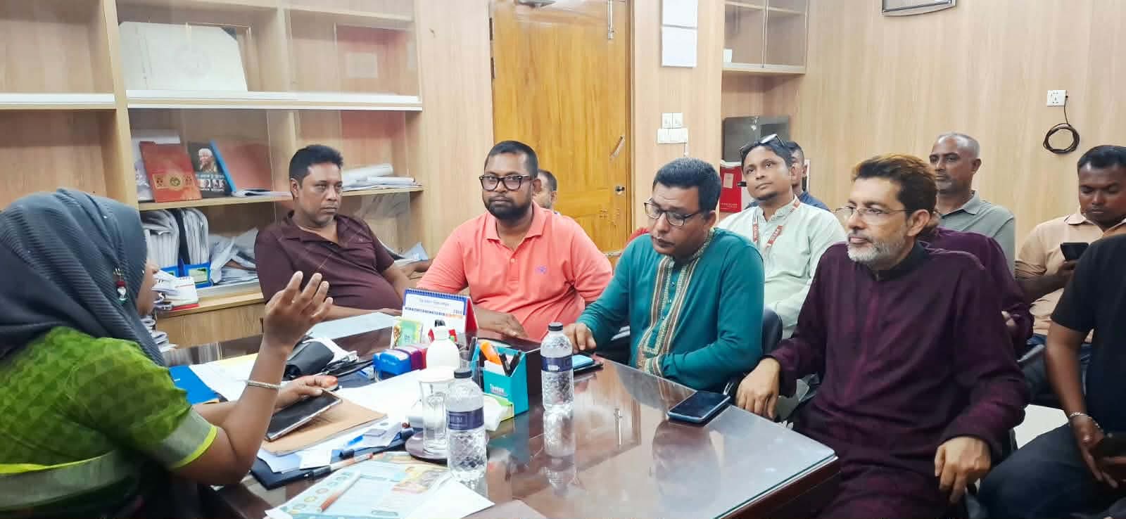 উজিরপুরে স্বাস্থ্যসেবার উন্নয়নে সাংবাদিকদের সঙ্গে নবাগত কর্মকর্তার মতবিনিময়