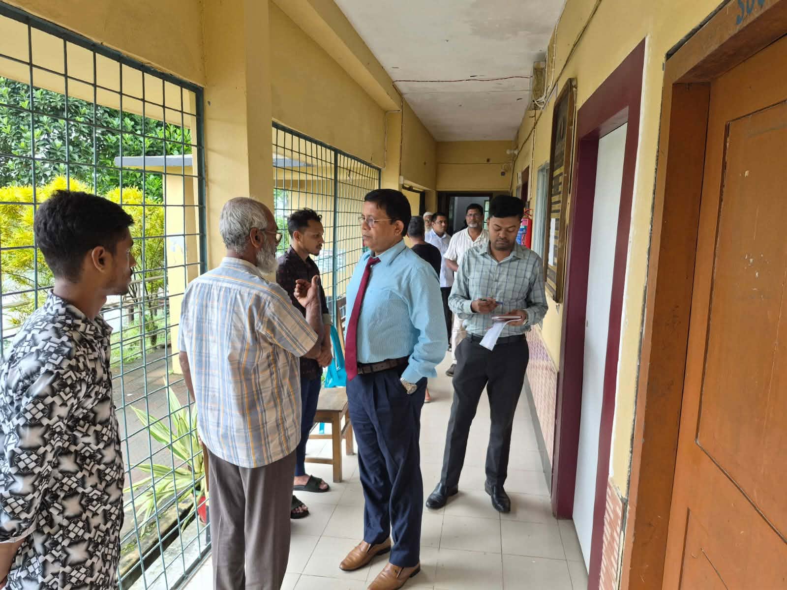 ‘ফাটাকেষ্টের ভূমিকায়’ বরিশালের বিভাগীয় কমিশনার, ভূমি সেক্টরে একের পর এক ব্যবস্থা