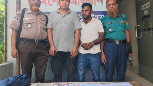 খুলশী থানা পুলিশের অভিযানে অর্ধকোটি টাকার জিনিসপত্রসহ প্রতারক গ্রেফতার