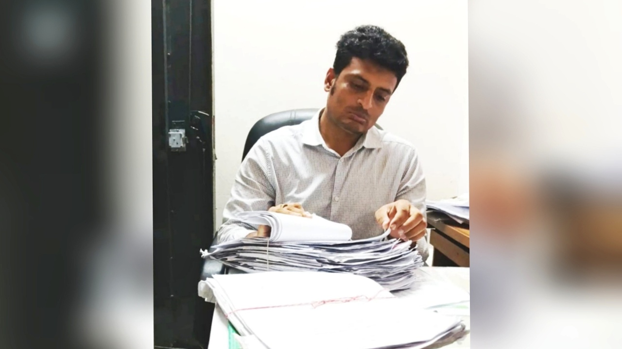 বরিশাল জোনাল সেটেলমেন্ট অফিসের রেকর্ডকিপার জুয়েলের বিরুদ্ধে ঘুষবাণিজ্যের অভিযোগ!