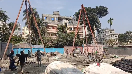 আদালতের নিষেধাজ্ঞা উড়িয়ে বরিশালে হিলভিউ হাউজিংয়ের রাজত্ব: পাহারা বসিয়ে পুলিশের চোখ ফাঁকি