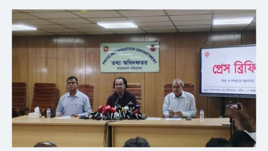 সরকারি দপ্তর তথ্য না দিলে তথ্য কমিশনে যাওয়ার পরামর্শ তথ্য উপদেষ্টার