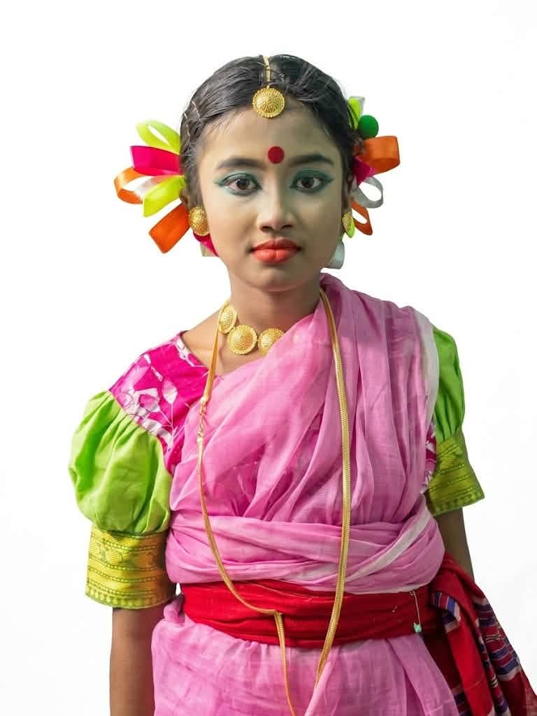 এটিএন বাংলায় নৃত্য পরিবেশন করে প্রসংশিত ডাসারের ক্ষুদে শিল্পী পৃথা আরুশী