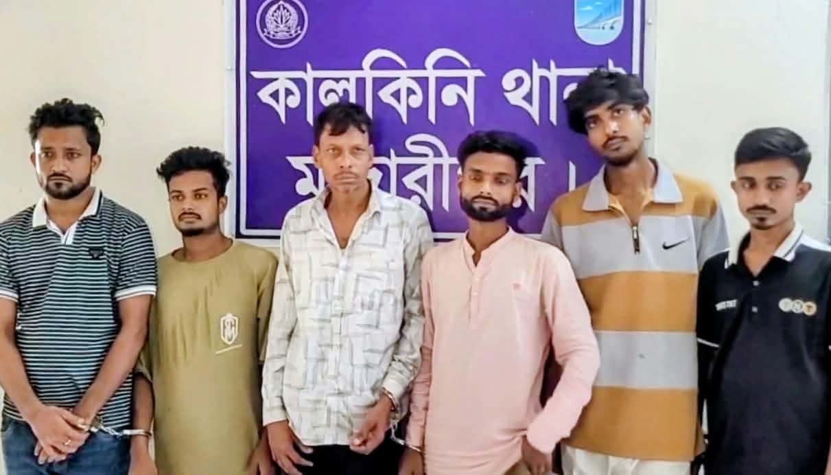 কালকিনিতে ১০৪ পিস ইয়াবাসহ ৬ মাদক কারবারি গ্রেপ্তার
